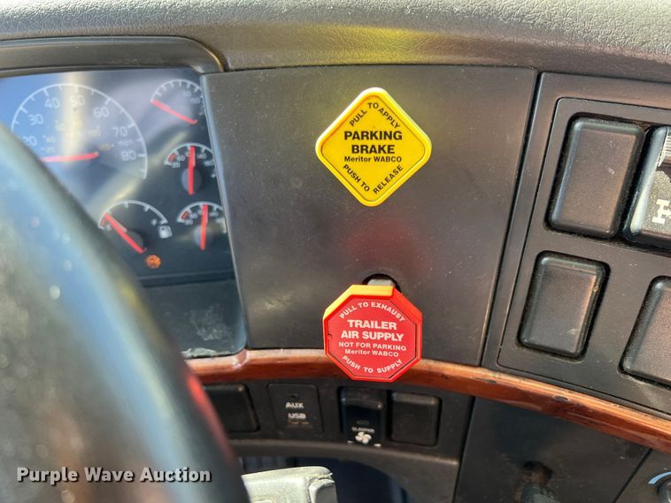 image for item KF9849 2009 Volvo VNL  semi truck