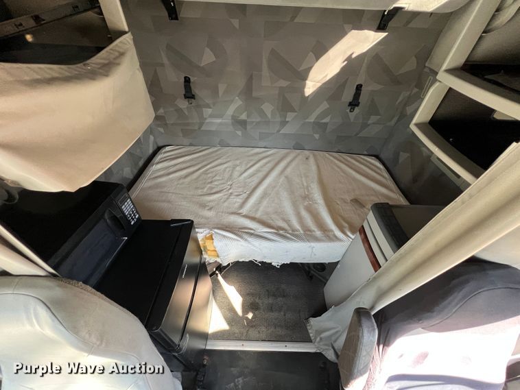 image for item KF9849 2009 Volvo VNL  semi truck