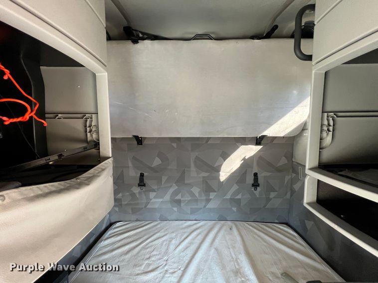 image for item KF9849 2009 Volvo VNL  semi truck