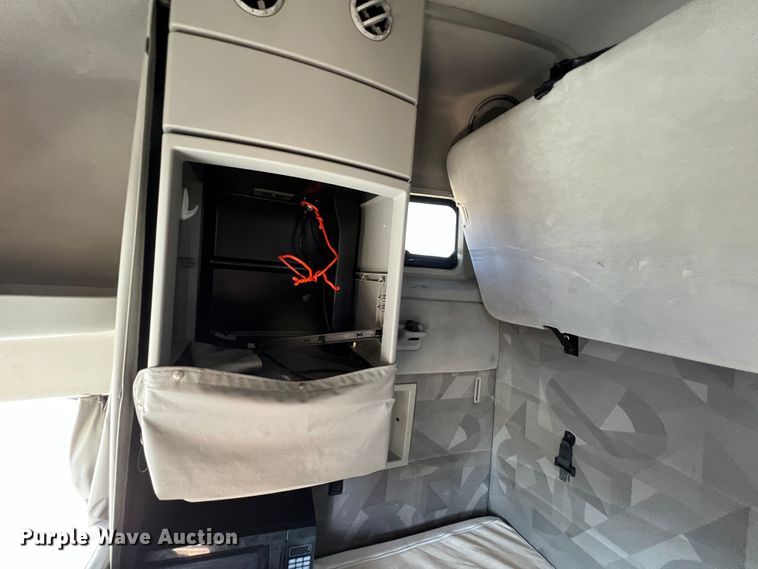 image for item KF9849 2009 Volvo VNL  semi truck