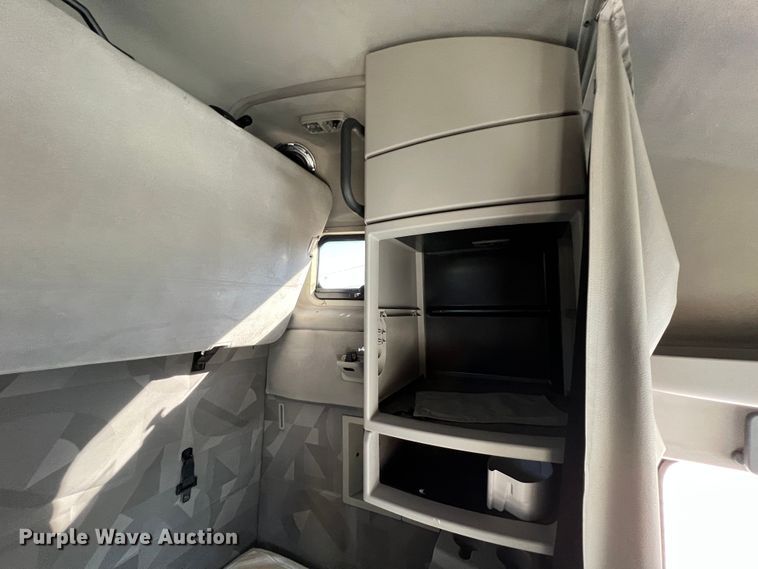 image for item KF9849 2009 Volvo VNL  semi truck