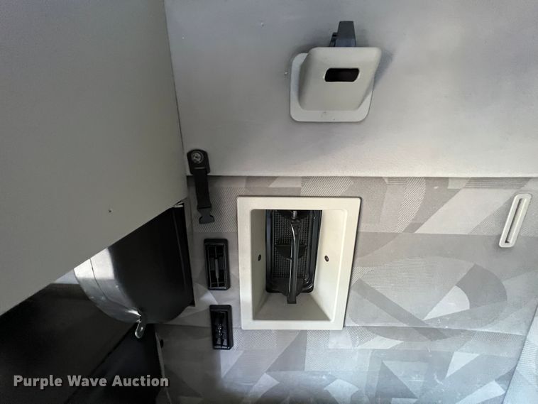 image for item KF9849 2009 Volvo VNL  semi truck