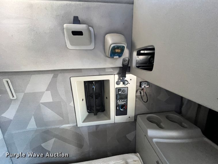 image for item KF9849 2009 Volvo VNL  semi truck