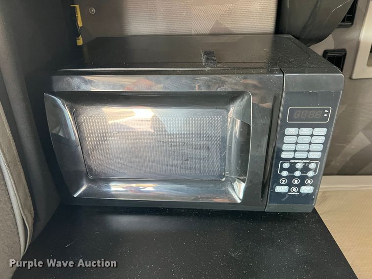 image for item KF9849 2009 Volvo VNL  semi truck