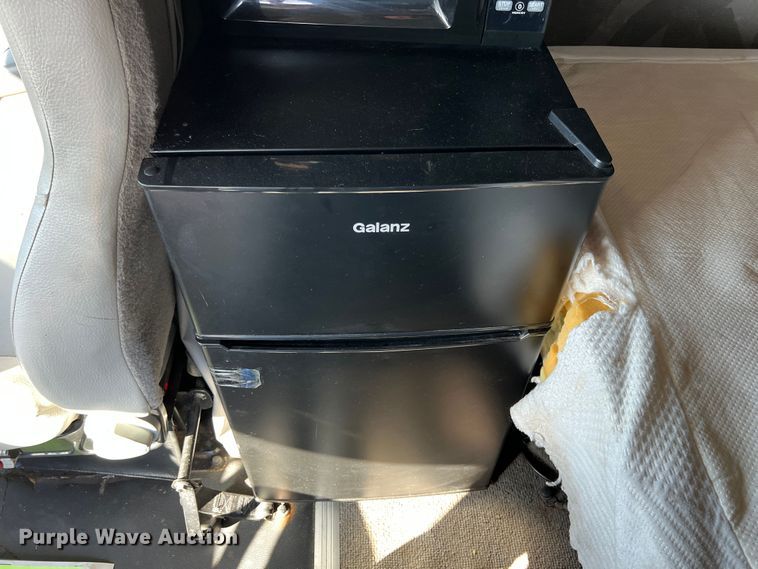 image for item KF9849 2009 Volvo VNL  semi truck