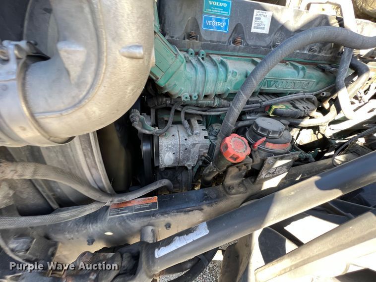 image for item KF9849 2009 Volvo VNL  semi truck