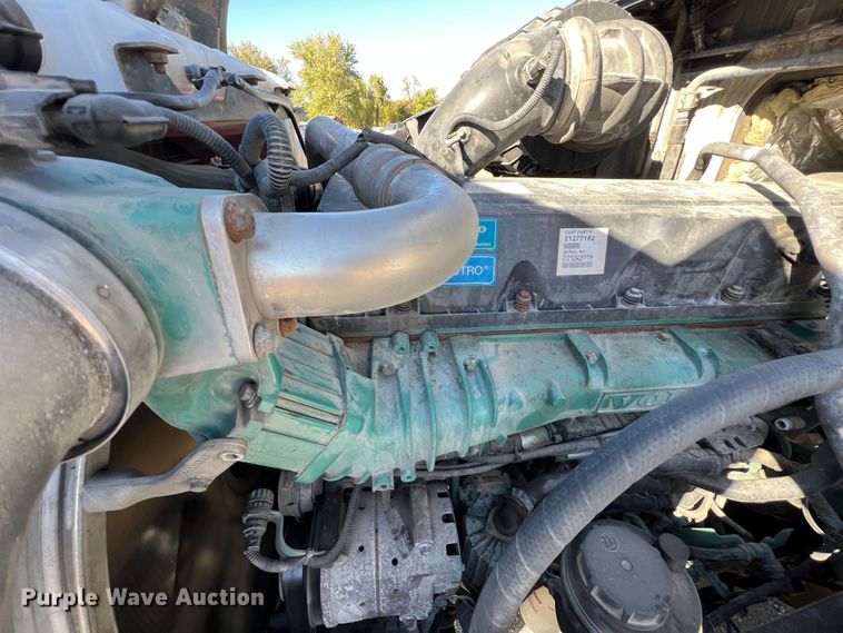 image for item KF9849 2009 Volvo VNL  semi truck