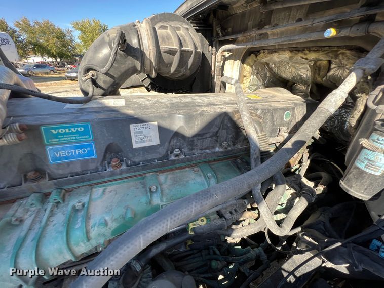 image for item KF9849 2009 Volvo VNL  semi truck