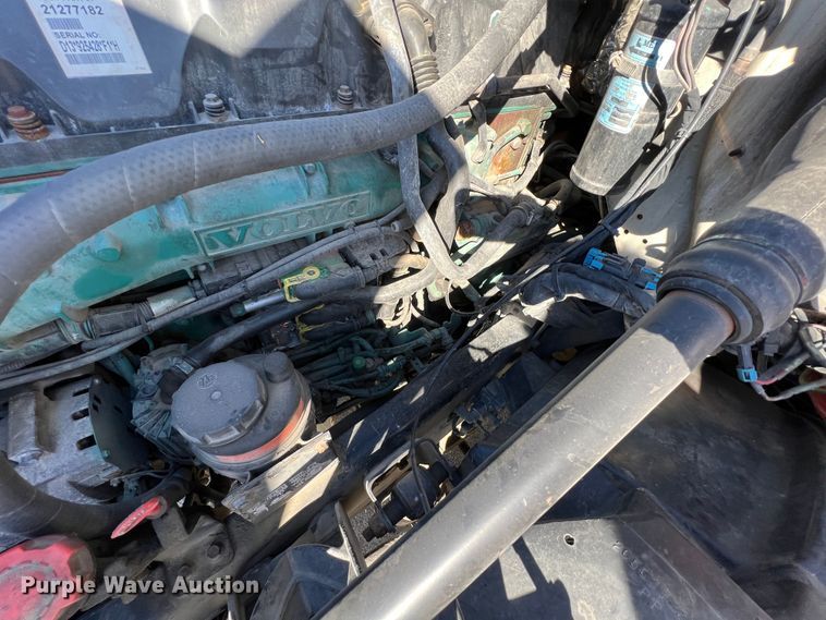 image for item KF9849 2009 Volvo VNL  semi truck