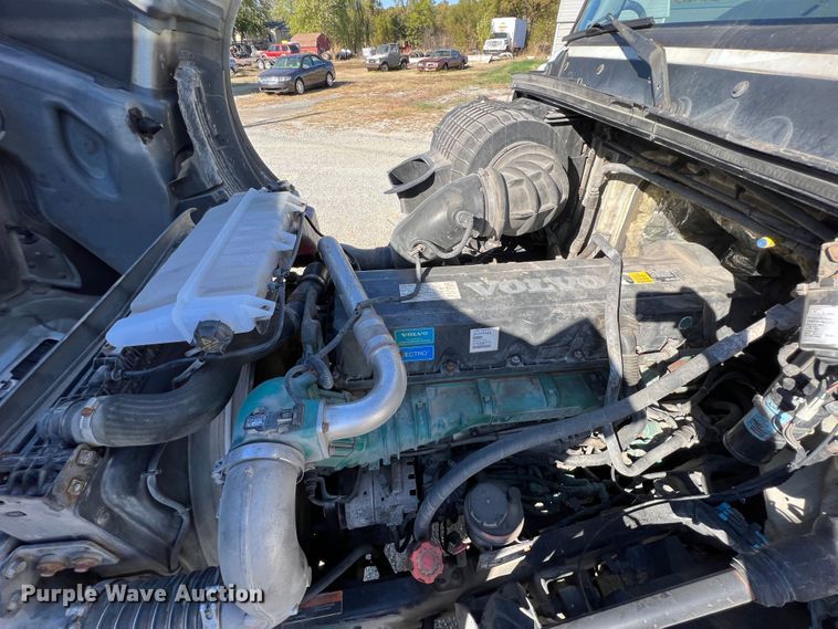 image for item KF9849 2009 Volvo VNL  semi truck