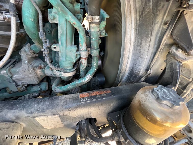 image for item KF9849 2009 Volvo VNL  semi truck