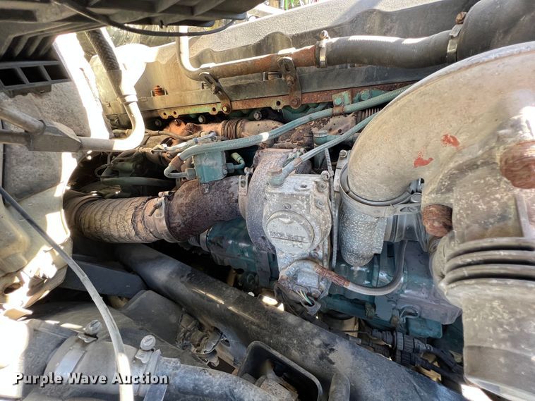 image for item KF9849 2009 Volvo VNL  semi truck