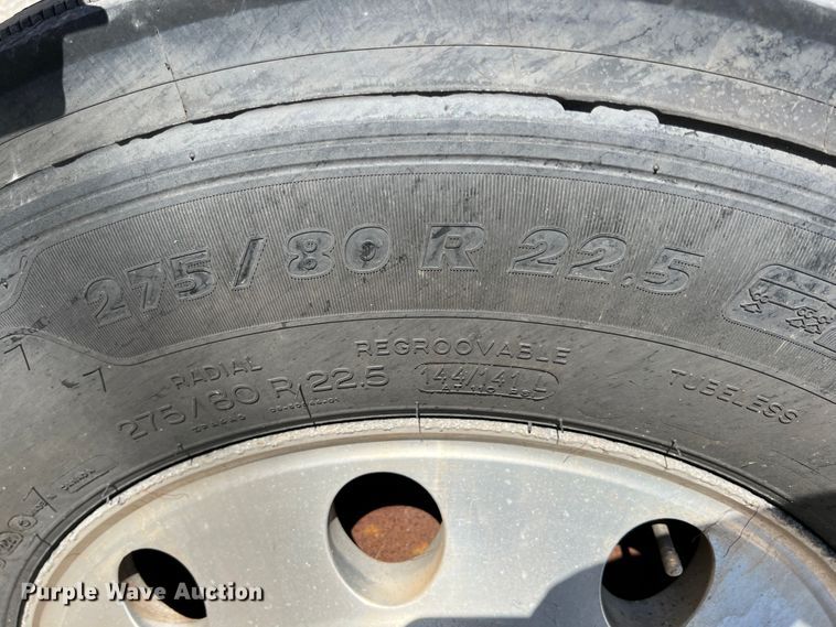 image for item KF9849 2009 Volvo VNL  semi truck