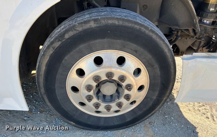 image for item KF9849 2009 Volvo VNL  semi truck