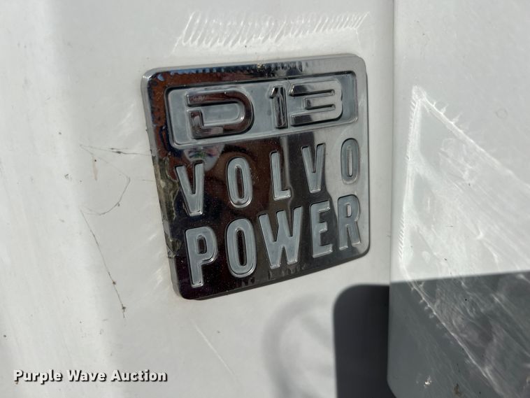 image for item KF9849 2009 Volvo VNL  semi truck