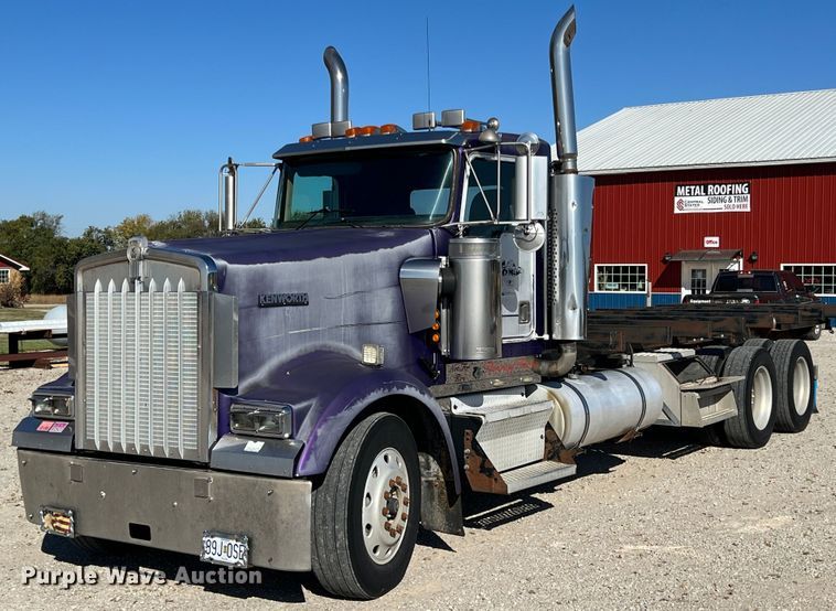 image for item KF9853 1998 Kenworth W900  truck cab and chassis