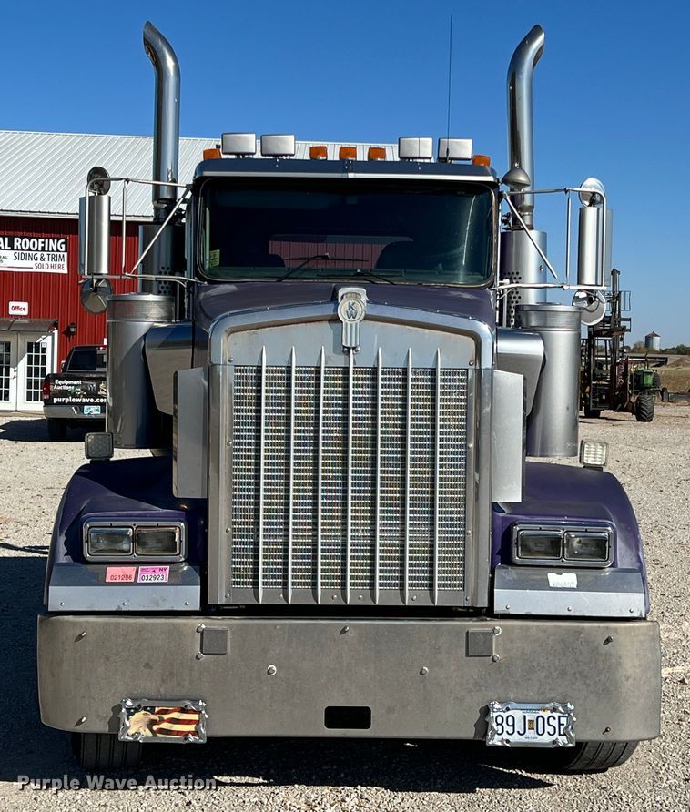 image for item KF9853 1998 Kenworth W900  truck cab and chassis