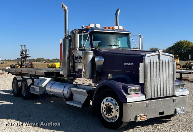 image for item KF9853 1998 Kenworth W900  truck cab and chassis