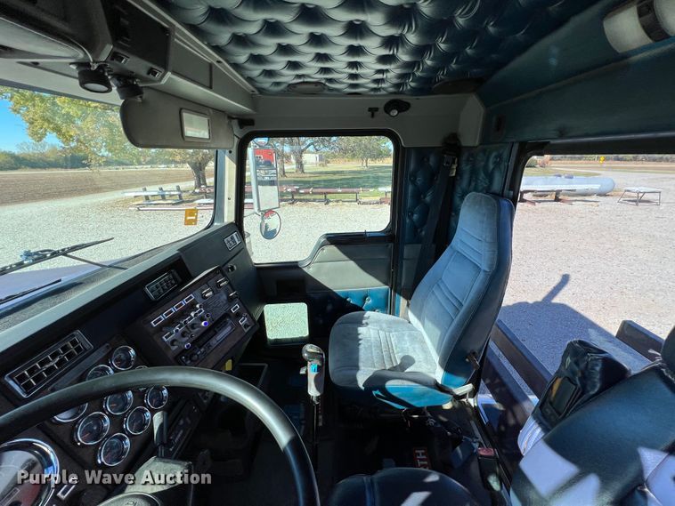 image for item KF9853 1998 Kenworth W900  truck cab and chassis