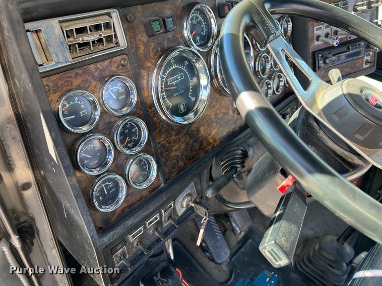 image for item KF9853 1998 Kenworth W900  truck cab and chassis