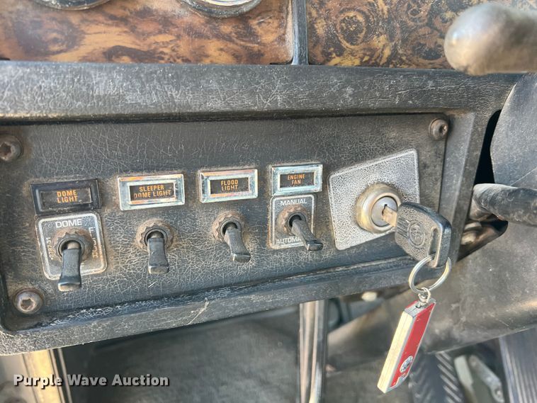 image for item KF9853 1998 Kenworth W900  truck cab and chassis