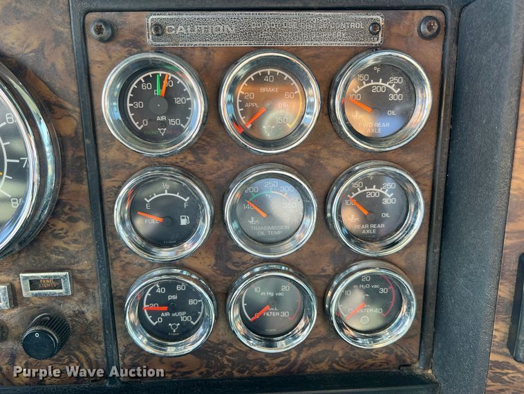 image for item KF9853 1998 Kenworth W900  truck cab and chassis