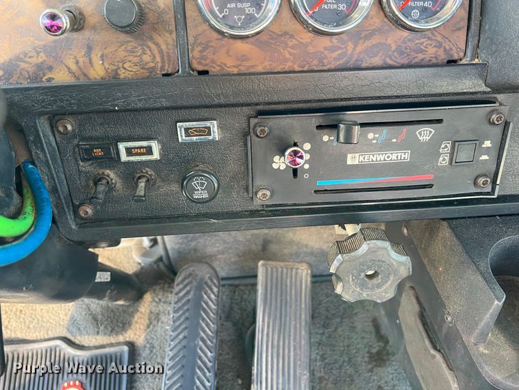 image for item KF9853 1998 Kenworth W900  truck cab and chassis