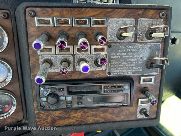 image for item KF9853 1998 Kenworth W900  truck cab and chassis