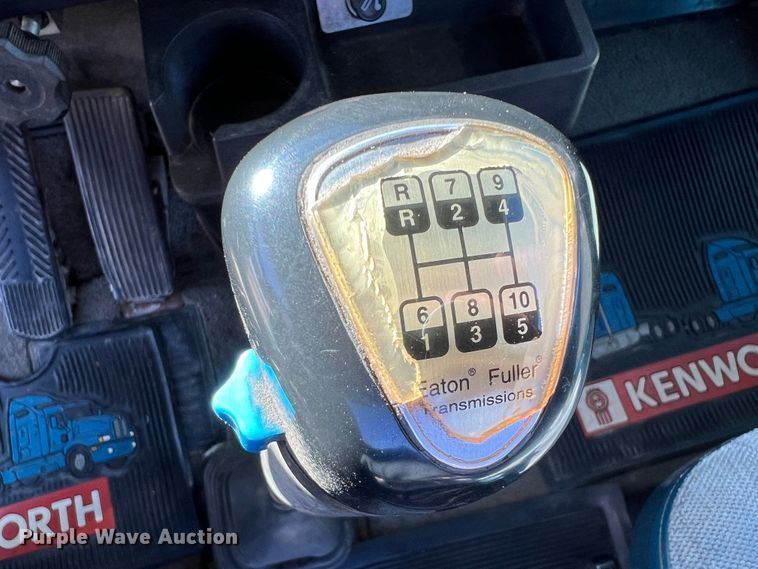 image for item KF9853 1998 Kenworth W900  truck cab and chassis