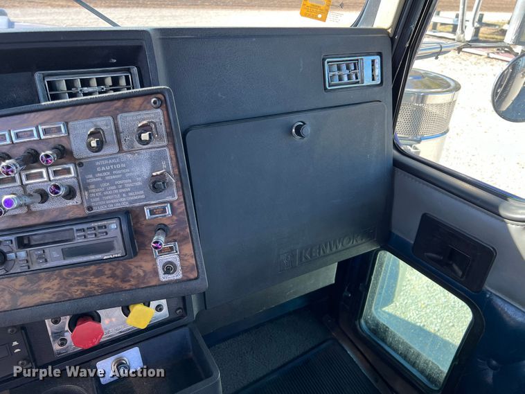 image for item KF9853 1998 Kenworth W900  truck cab and chassis