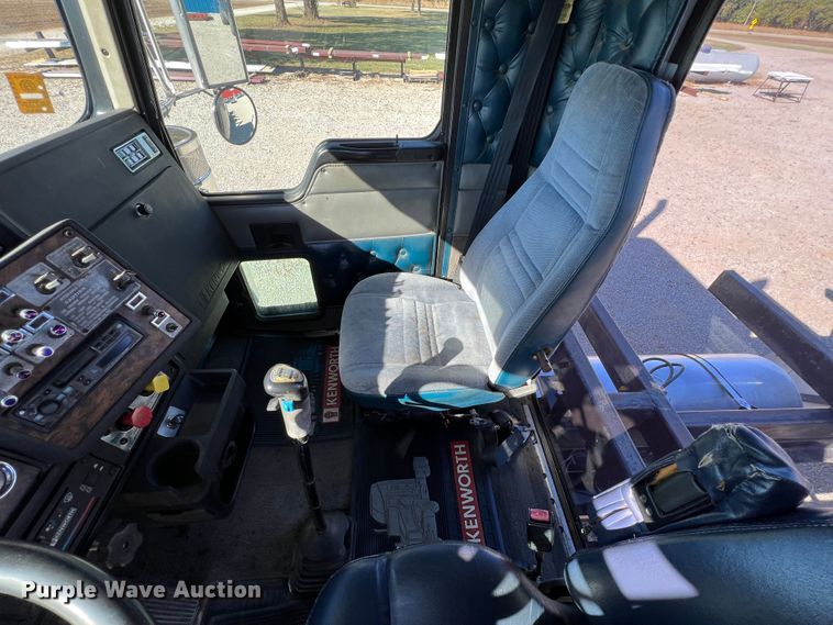 image for item KF9853 1998 Kenworth W900  truck cab and chassis