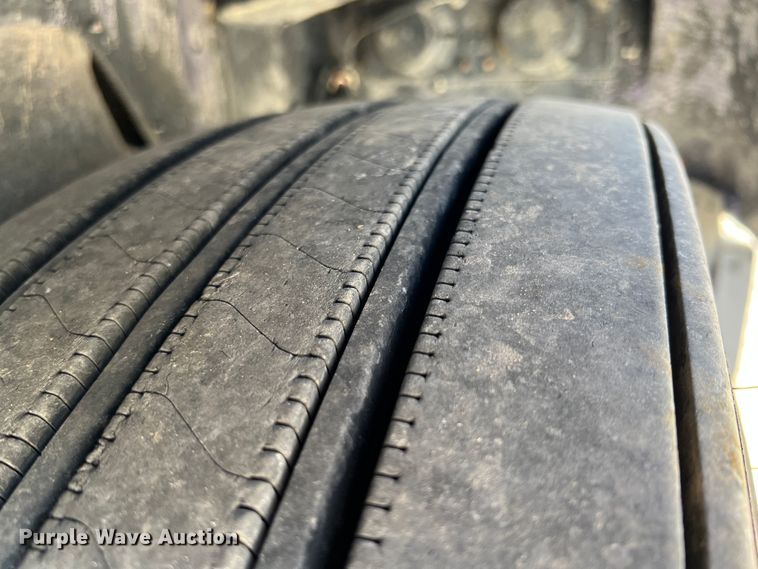 image for item KF9853 1998 Kenworth W900  truck cab and chassis