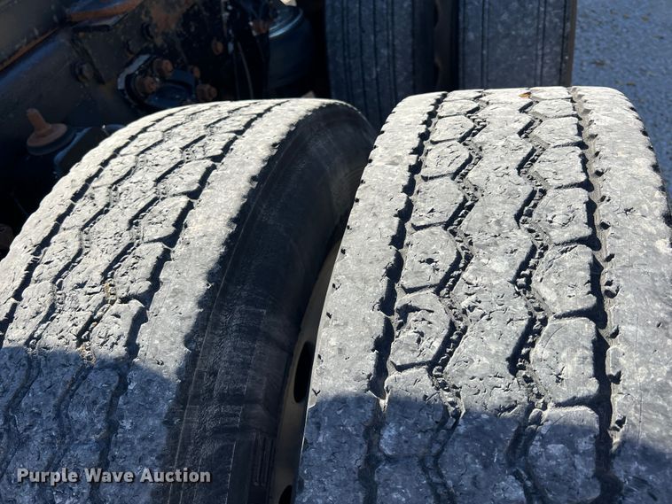 image for item KF9853 1998 Kenworth W900  truck cab and chassis