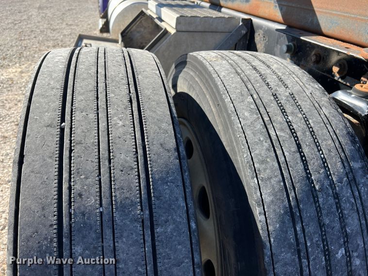 image for item KF9853 1998 Kenworth W900  truck cab and chassis