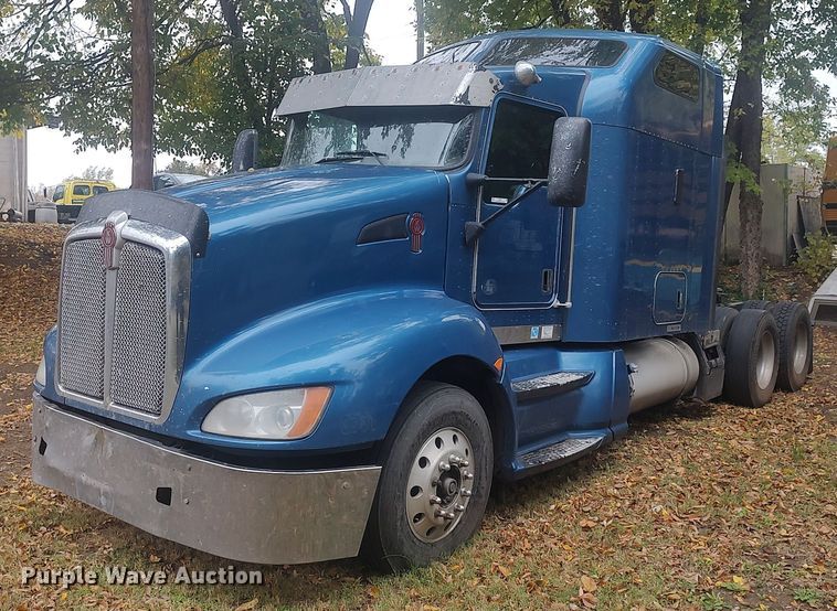 image for item KI9974 2013 Kenworth T660  semi truck
