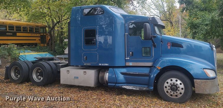 image for item KI9974 2013 Kenworth T660  semi truck