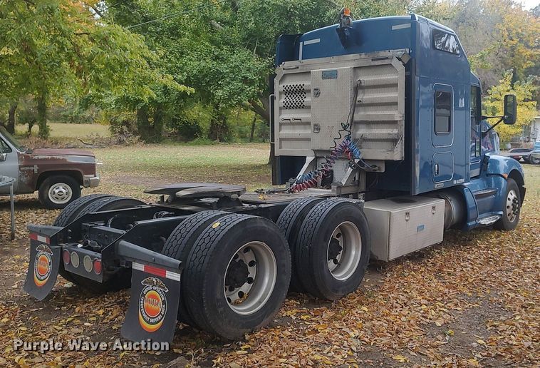 image for item KI9974 2013 Kenworth T660  semi truck