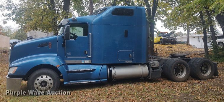 image for item KI9974 2013 Kenworth T660  semi truck