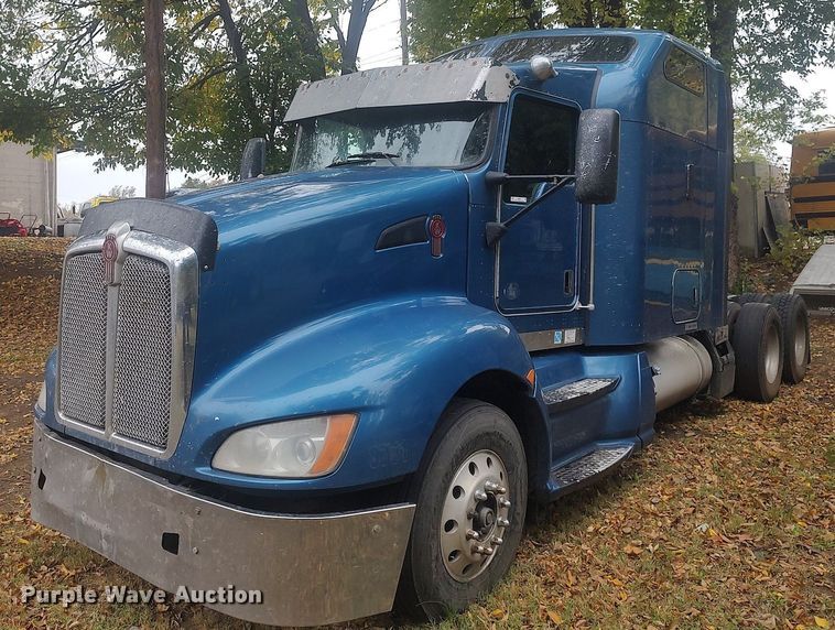 image for item KI9974 2013 Kenworth T660  semi truck