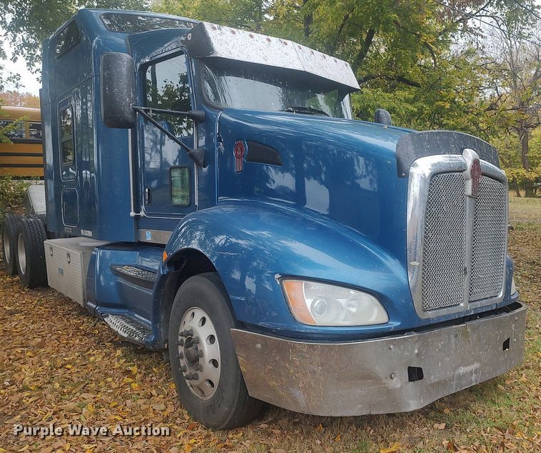 image for item KI9974 2013 Kenworth T660  semi truck