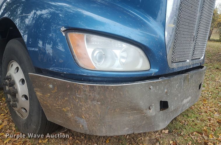 image for item KI9974 2013 Kenworth T660  semi truck