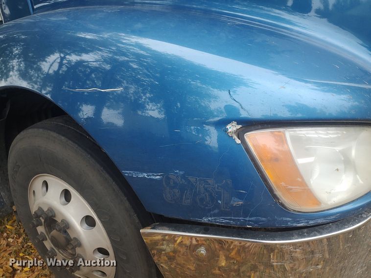 image for item KI9974 2013 Kenworth T660  semi truck