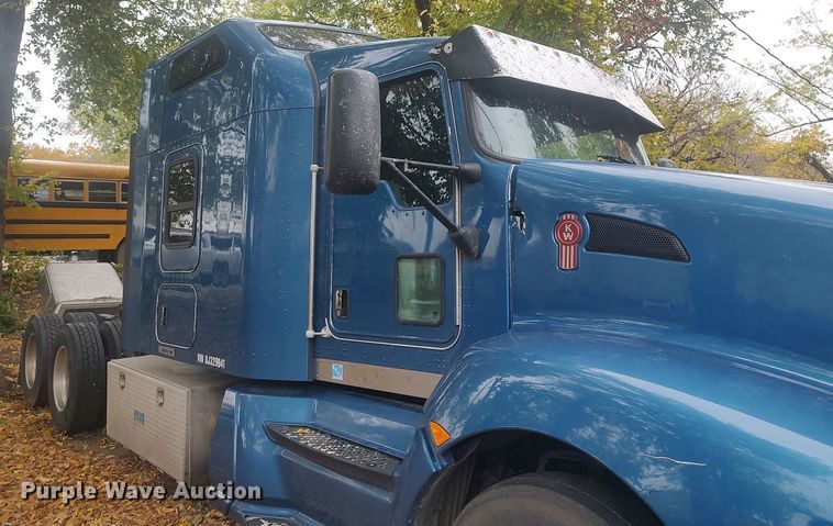image for item KI9974 2013 Kenworth T660  semi truck
