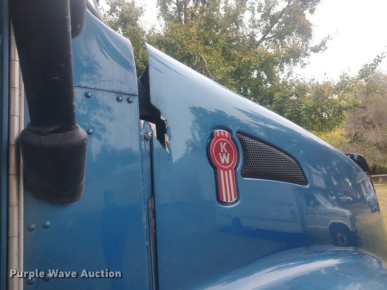 image for item KI9974 2013 Kenworth T660  semi truck
