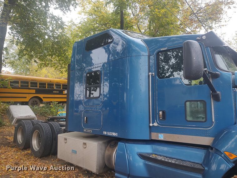 image for item KI9974 2013 Kenworth T660  semi truck