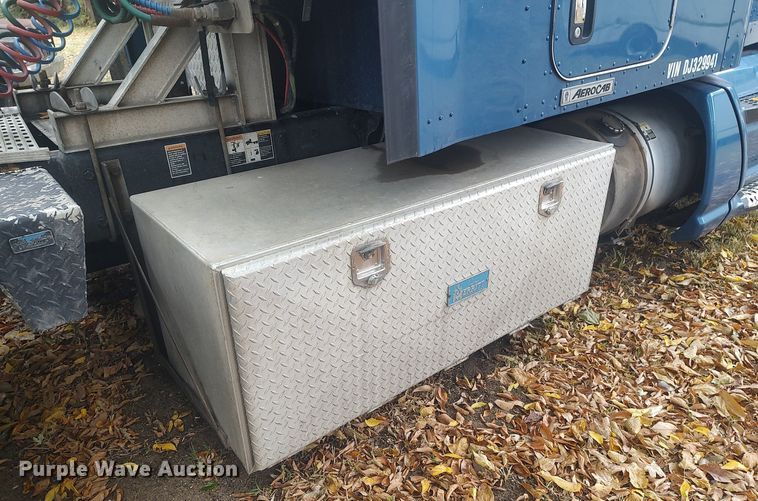 image for item KI9974 2013 Kenworth T660  semi truck