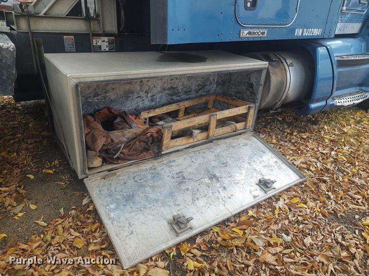 image for item KI9974 2013 Kenworth T660  semi truck