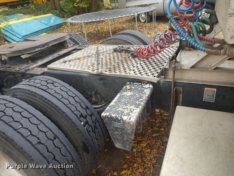 image for item KI9974 2013 Kenworth T660  semi truck