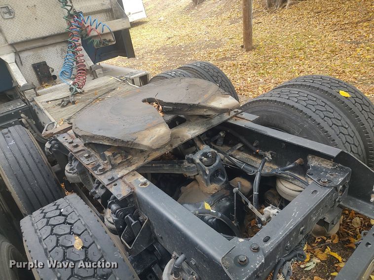 image for item KI9974 2013 Kenworth T660  semi truck