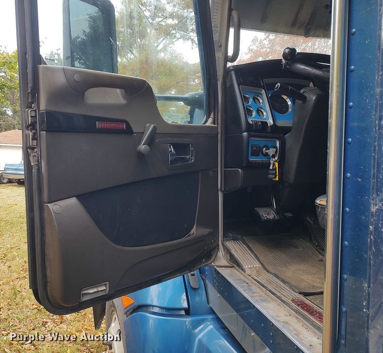 image for item KI9974 2013 Kenworth T660  semi truck